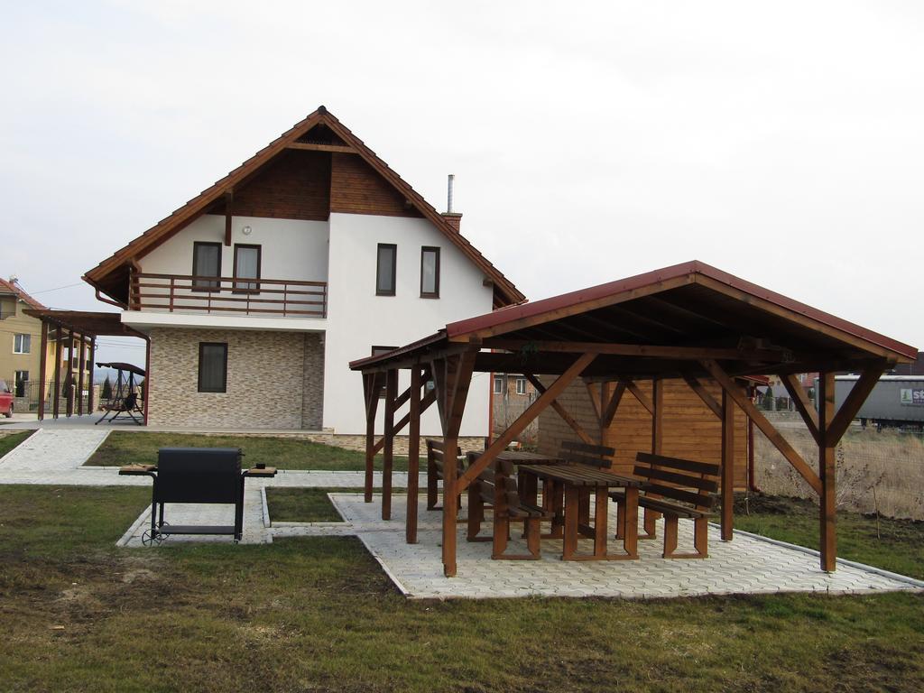 Pensiunea Soli Deo Gloria Sarmasag Extérieur photo