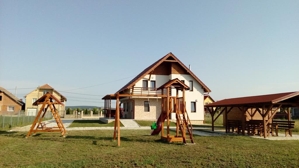 Pensiunea Soli Deo Gloria Sarmasag Extérieur photo